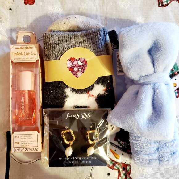 Christmas gift box - Picture 1 of 1